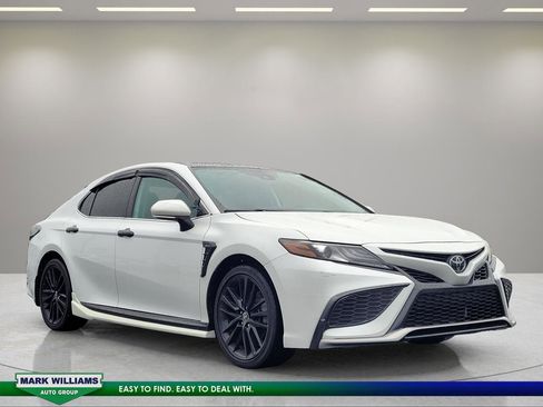 Used 2022 Toyota Camry XSE FWD image 1
