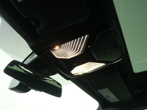 Used 2025 BMW 330i Sedan image 25