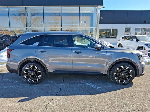 Certified 2025 Kia Sorento EX w/ Panoramic Sunroof Package image 7