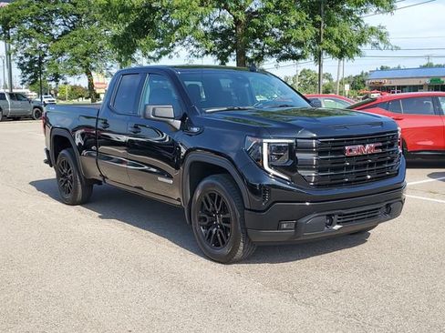 Used 2025 GMC Sierra 1500 Elevation AWD/4WD image 2