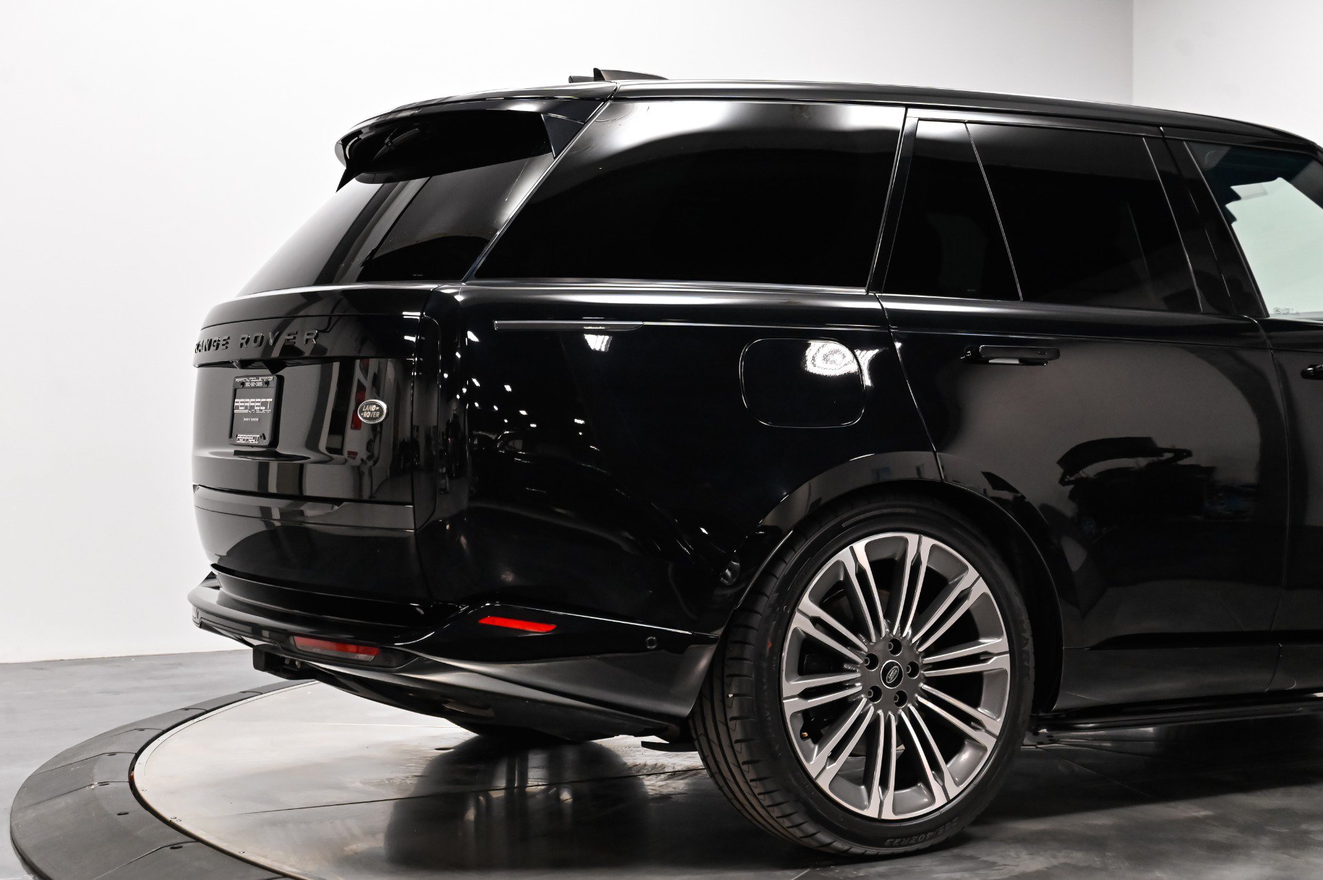 Used 2023 Land Rover Range Rover SE AWD/4WD image 13