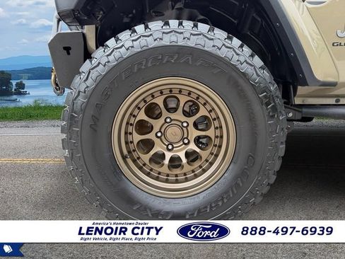 Used 2020 Jeep Gladiator Overland AWD/4WD image 7