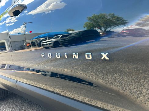 Used 2025 Chevrolet Equinox LT FWD image 24