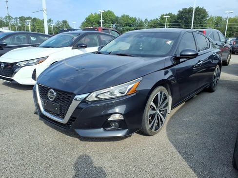 Used 2020 Nissan Altima 2.5 Platinum FWD image 4