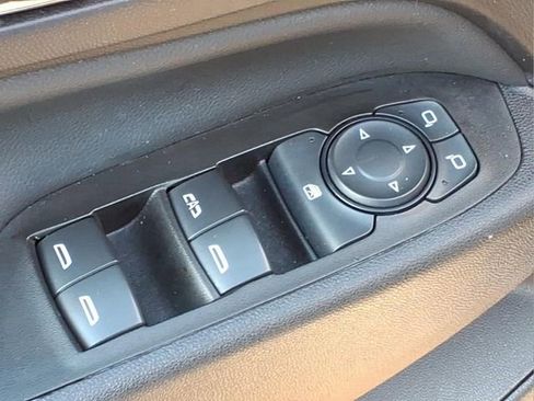 Used 2024 Chevrolet Equinox LT image 16