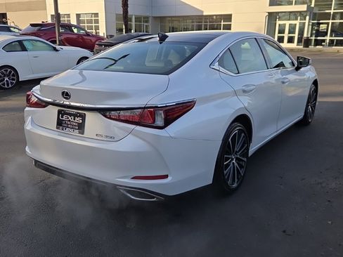 Certified 2024 Lexus ES 350 w/ Premium Package image 7