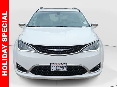 Used 2017 Chrysler Pacifica Limited w/ UConnect Theater Package image 8