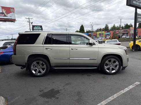 Used 2016 Cadillac Escalade Platinum AWD/4WD image 8