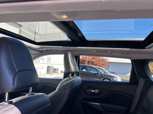 Used 2019 Jeep Cherokee Limited image 31