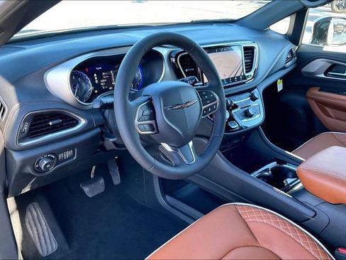 New 2026 Chrysler Pacifica Pinnacle FWD image 6