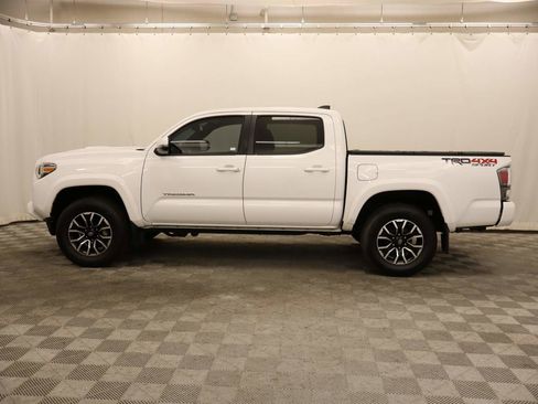 Used 2020 Toyota Tacoma TRD Sport w/ Technology Package AWD/4WD image 2