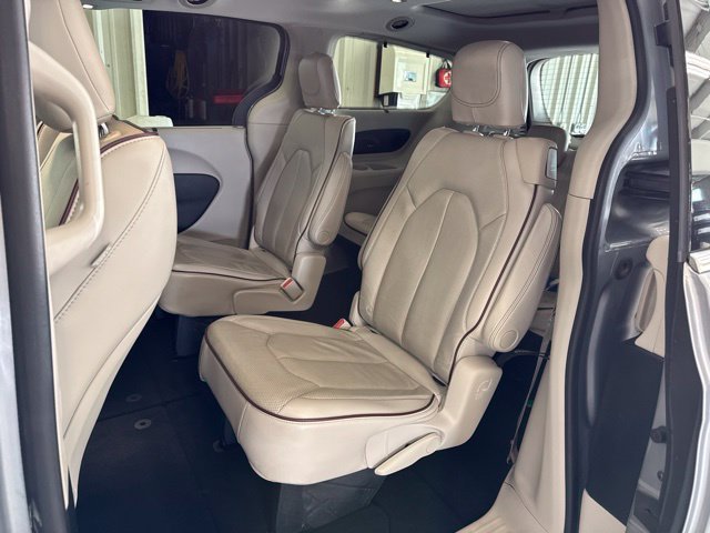 Used 2020 Chrysler Pacifica Limited FWD image 4