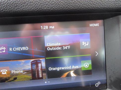 Used 2018 Jaguar XF Premium image 16