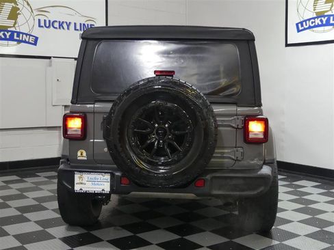 Used 2018 Jeep Wrangler Unlimited Sahara image 8