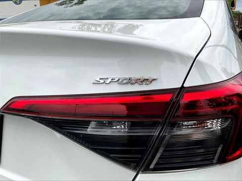 Used 2023 Honda Civic Sport image 23