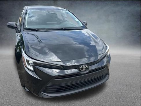 Used 2026 Toyota Corolla LE FWD image 5