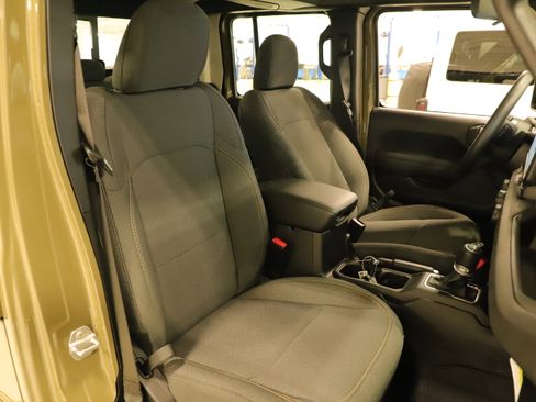 New 2025 Jeep Gladiator Sport image 14