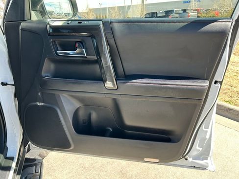 Used 2024 Toyota 4Runner TRD Off-Road Premium AWD/4WD image 30