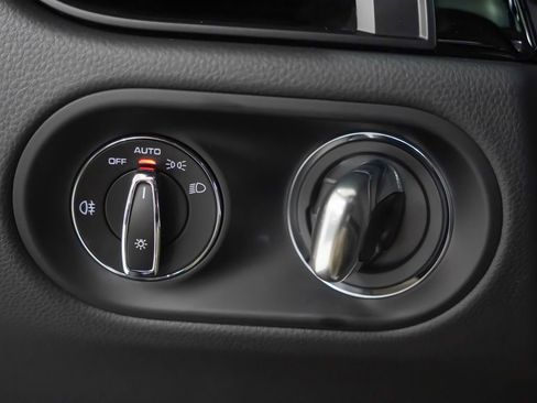 Certified 2026 Porsche Macan AWD/4WD image 17
