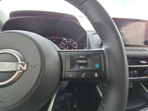 Used 2024 Nissan Rogue SV w/ SV Premium Package FWD image 12