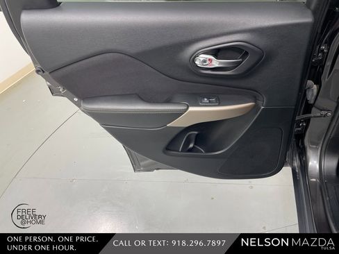 Used 2017 Jeep Cherokee Latitude w/ Safety/Convenience Group image 35