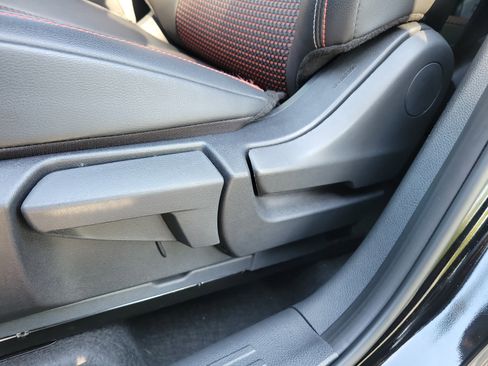 Certified 2025 Nissan Kicks SR FWD image 17
