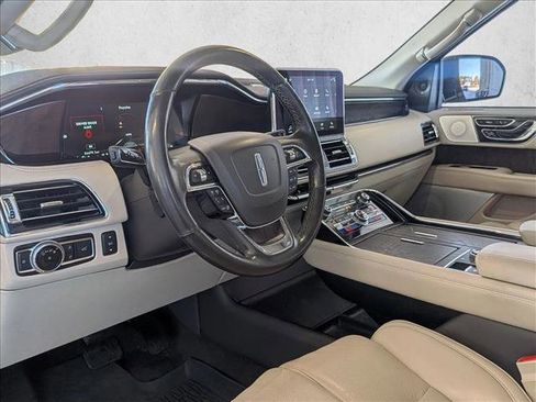 Used 2019 Lincoln Navigator Reserve image 7