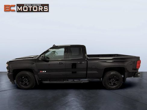 Used 2017 Chevrolet Silverado 1500 LT w/ Midnight Edition AWD/4WD image 3