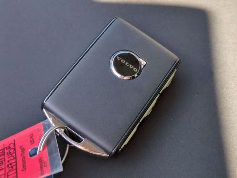 New 2026 Volvo XC90 B6 Plus w/ Protection Package Premier image 26