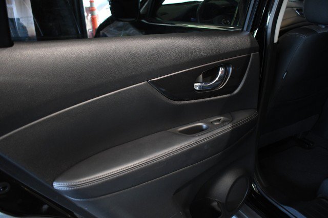 Used 2019 Nissan Rogue SV AWD/4WD image 17