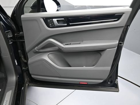 Certified 2023 Porsche Cayenne AWD/4WD image 28