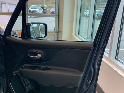 Used 2022 Jeep Renegade Altitude w/ Convenience Group image 24