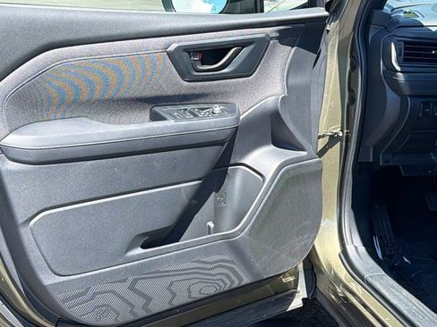 Certified 2025 Subaru Forester Premium AWD/4WD image 23