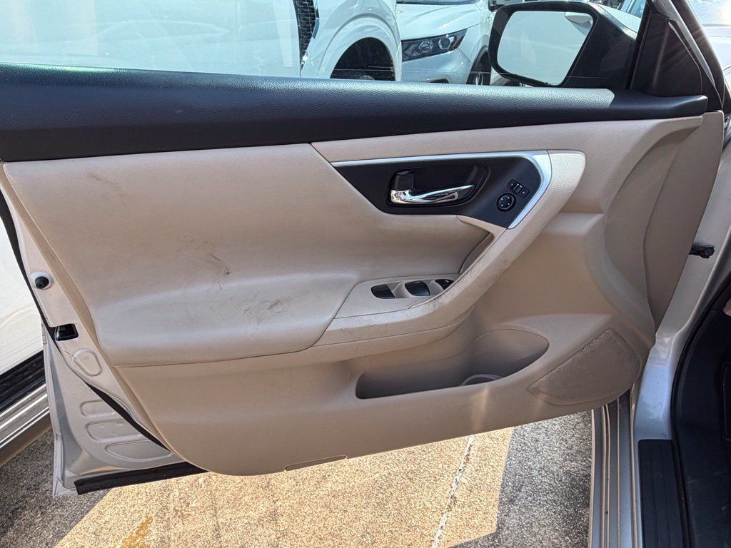 Used 2016 Nissan Altima 2.5 S w/ Power Driver Seat Package FWD image 7