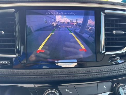 Used 2017 Chrysler Pacifica Limited image 28