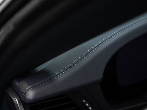 Used 2025 Porsche 911 Carrera image 38