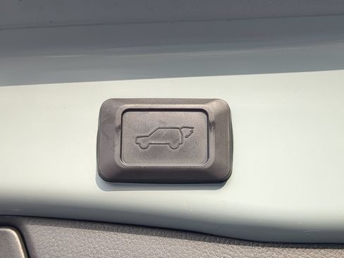 Used 2022 Toyota RAV4 XLE w/ Convenience Package FWD image 47