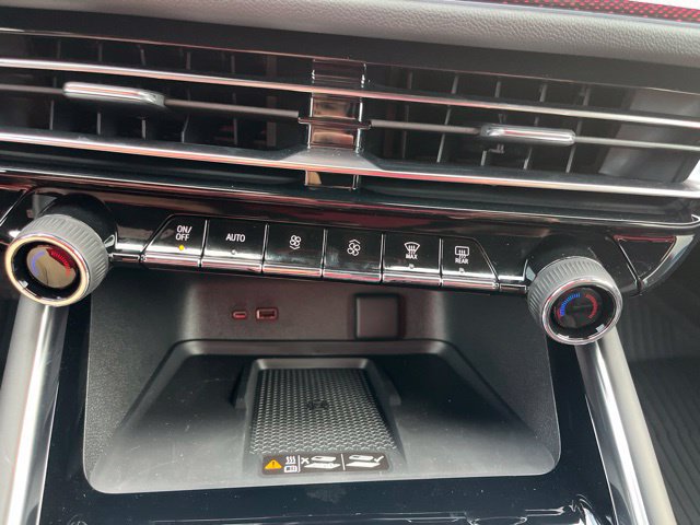 New 2027 Chevrolet Traverse RS w/ LPO, Floor Liner Package FWD image 38