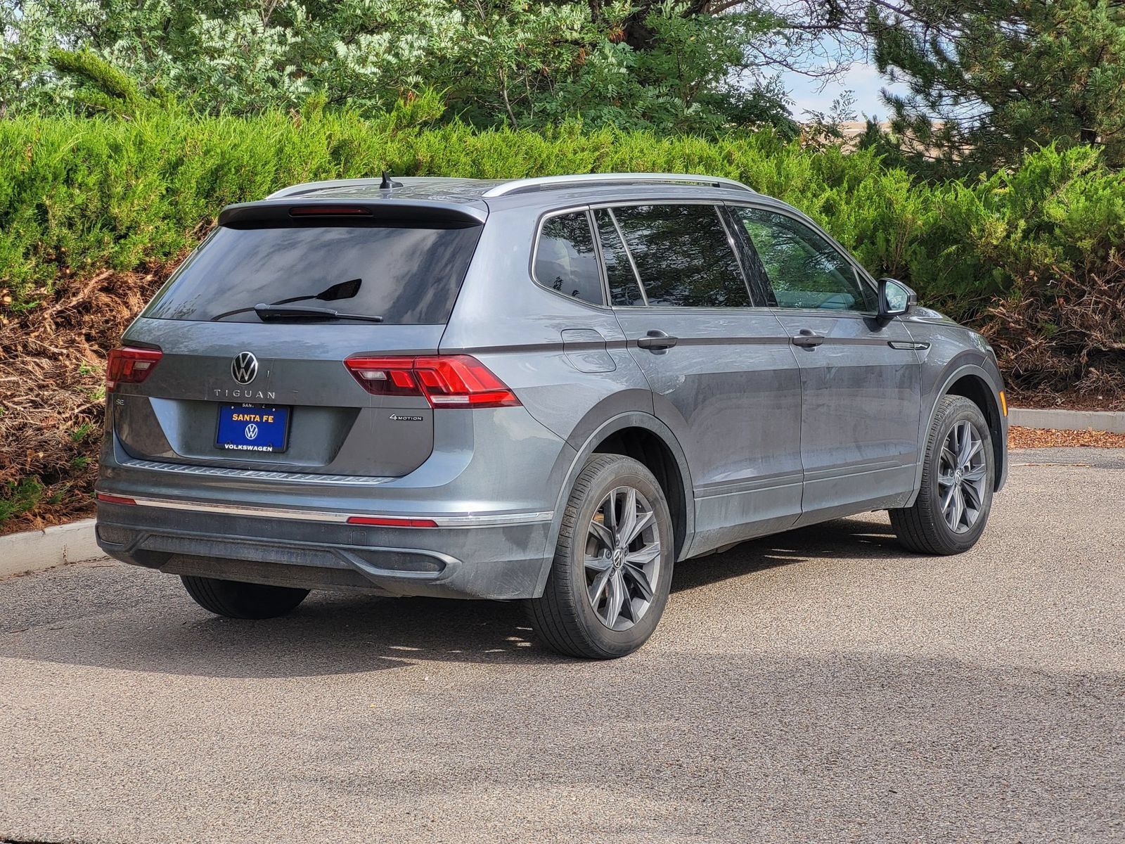 Used 2023 Volkswagen Tiguan SE w/ Panoramic Sunroof Package AWD/4WD image 5