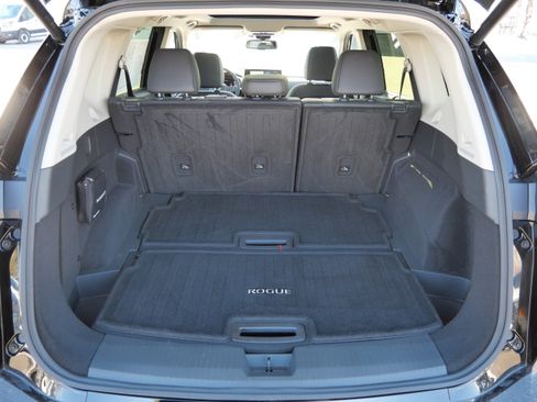 Used 2025 Nissan Rogue SL w/ Tech Package image 18