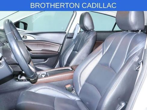 Used 2018 MAZDA MAZDA3 Touring FWD image 19