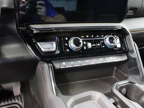 Used 2024 GMC Sierra 2500 AT4 image 63