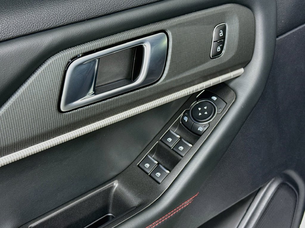 Used 2025 Ford Explorer ST-Line RWD image 19