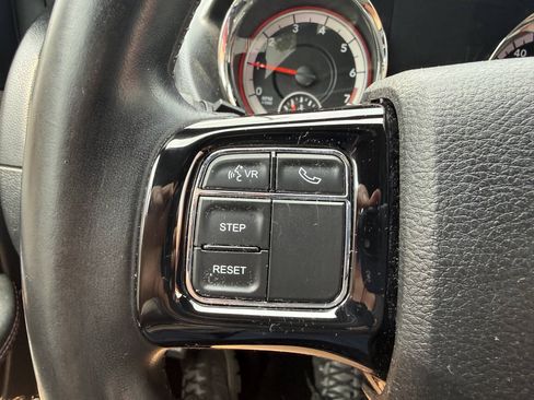 Used 2019 Dodge Grand Caravan SE FWD image 24