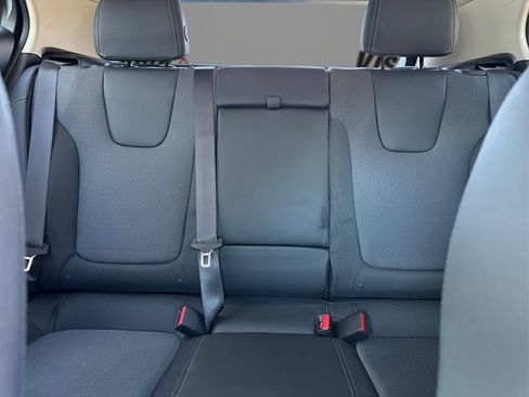 Used 2023 Buick Encore GX Select w/ Safety Package II image 18