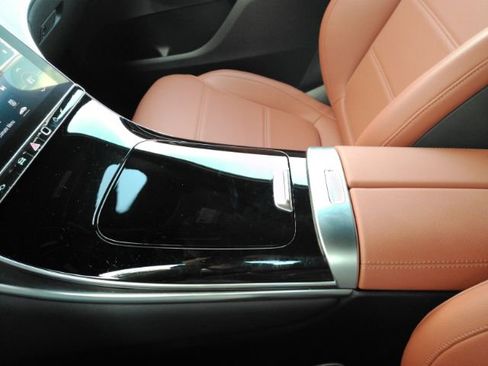 Used 2024 Mercedes-Benz GLC 300 SUV w/ Driver Assistance Package image 40