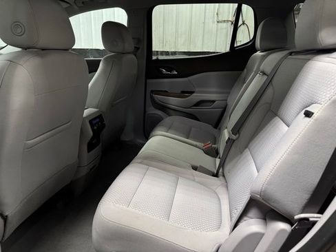 Used 2023 GMC Acadia SLE image 18