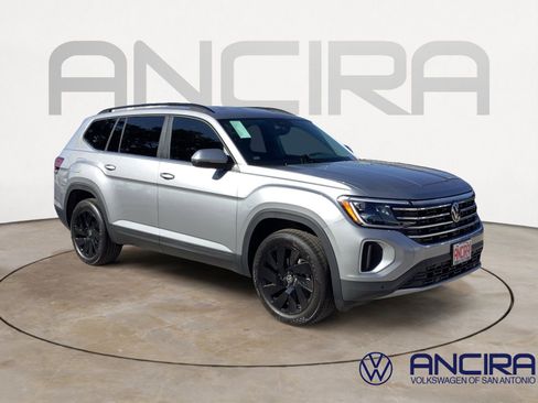 New 2025 Volkswagen Atlas SE FWD image 1