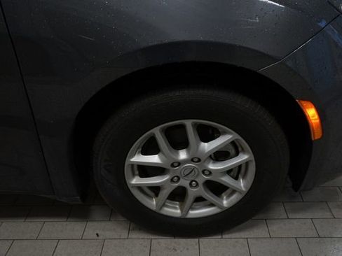 Used 2022 Chrysler Voyager LX FWD image 6