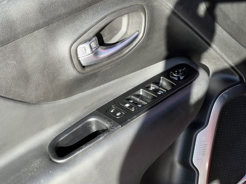 Used 2022 Jeep Renegade Limited w/ Sun, Sound & Wheels Group image 15